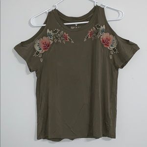 Soft and sexy American Eagle shirt